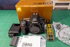 NIKON D850 ボディ【中古美品】　ショット数20,300