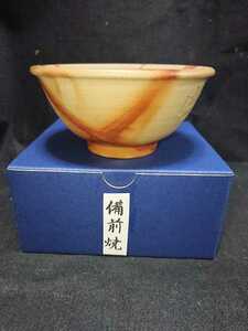 お薦め　備前焼 綺麗な 茶碗(ヒダスキ模)(高さ５㎝ 口径１２㎝ 高台径５㎝) 　　送料は￥５１０です