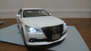 アオシマ 210系 クラウン ロイヤルサルーンG 1/24スケール 完成品