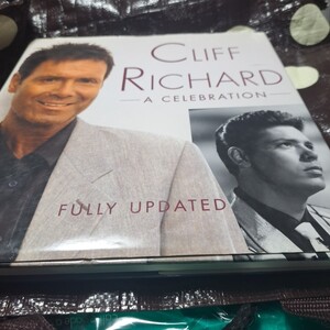 BOOK CLIFF RICHARD 216PAGEあります。