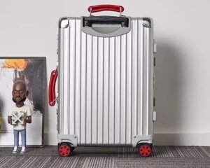 RIMOWA リモワ Classic Fight 20インチ 37リットル 機内持ち込み Cabin スーツケース トランク リモワ 赤い付き 希少