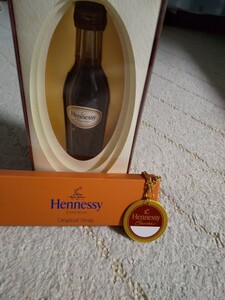 Hennessy cuvee ヘネシー キュベ ミニチュアボトル 50ml（希少古酒・箱入・未開栓）、キープ名札、Hennessyストラップのセット