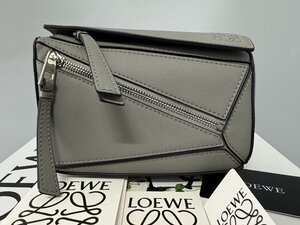 美品 LOEWE ロエベ メンズ 牛革 ボディバッグ ショルダーバッグ 斜め掛けバッグ グレー