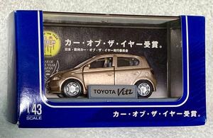 1/43ミニカー トヨタ ヴィッツ 1999-2000 日本カーオブザイヤー 受賞記念パッケージ　発売元エポック社