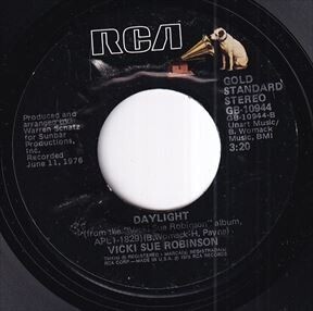 Vicki Sue Robinson - Turn The Beat Around / Daylight (A) SF-T536