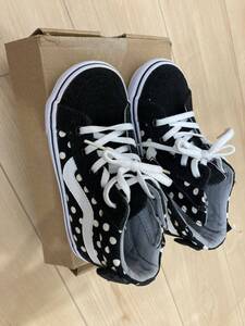 バンズ　vans ハイカット　女の子　girls kids 黒　可愛い　18センチ　リボン付き　箱付き　未使用　保管品