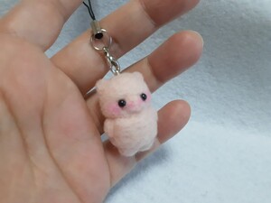 羊毛フェルト ハンドメイド 　子ぶた　ブタちゃん　ストラップ 