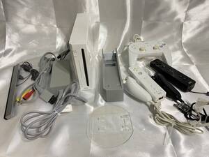 【Wii すぐ遊べるセット】　Wii本体　リモコン+ヌンチャク 2個セット　コントローラー　周辺機器まとめ