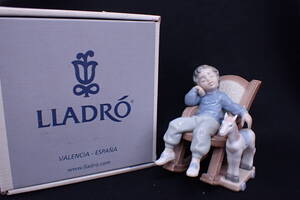 美品 LLADRO フィギュリン へとへと 5484 DORMIDITO EN LA MECEDORA ALL TUCKERED OUT ロッキングチェアで眠る子供 箱付 M11054T