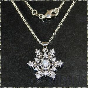 [PENDANT NECKLACE] SILVER PLATED BEAUTIFUL 13 CZ SNOWFLAKE シルバー 雪の結晶 ペンダント ネックレス 【送料無料】