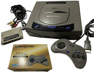 A70 118【中古】★通電確認OK！ 現状品 SEGA SATURN セガサターン HST-0004 本体 コントロールパッド HSS-0101 箱あり★