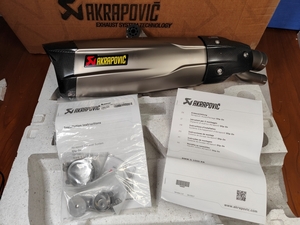 新品★AKRAPOVIC e26 チタン スリップオンマフラー マフラー S1000RR 2017 2018 BMW S-B10SO6-HDVDZT