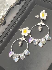 ★ハンドメイド ピアス　B０７１　※金具は変更出来ません。ピアスのみです※　花　フープ　オーロラ★