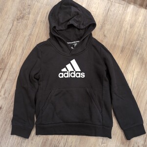 adidas パーカー（120cm）