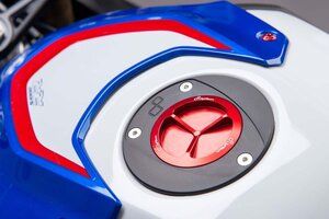 【国内在庫】LighTech ライテック フューエルタンクキャップ スピンロッキング レッド アプリリア TUONO 660 トライアンフ SPEED TRIPLE 他