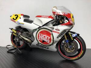 ハセガワ 1/12 YAMAHA YZR500 1988 #3 チーム　ラッキーストライクロバーツ　レイニー仕様 塗装完成品 