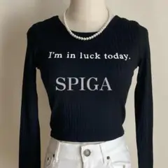 【訳あり美品】　SPIGA　英字プリントショート丈トップス　美ライン　ブラック