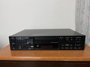 ◆TASCAM / タスカム 業務用CD/USB/SDプレーヤー CD-200SB【ジャンク】◆