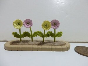 ★F969☆シルバニアファミリー　小物　植物　お花　花壇　ガーベラ　お庭☆ガーデンセット備品　ドールハウス　ミニチュア