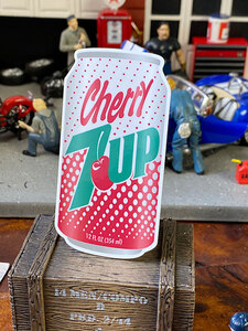 セブンアップ　オフィシャルロゴステッカー　（90年代ロゴ/チェリー缶）　7UP　■　アメリカン雑貨　アメリカ雑貨