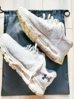 Under Armour スニーカー ホワイト