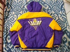 ロサンゼルス レイカーズ フード付き紫ジャンパー 極美品 XL NBA Los Angeles Lakers レーカーズ