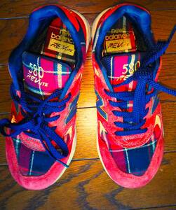 即決・送込★new balance ニューバランス★良品・軽量 クラシック ランニングスニーカー WRT580WB★赤ｘ紺タータンチェック US4.5(23.5cm)