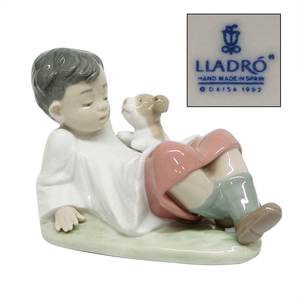 リヤドロ（lladro）「MONAGUILLO CON PERRITO/TAKING TIME」5988　フィギュリン　t-122