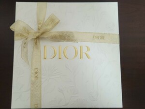 ★新品未使用 ディオール Dior フラワー エンボス加工 2022 ギフト ボックス ラッピング 箱 ゴールド リボン ペーパークッション付き★