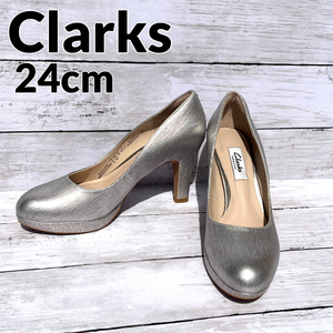 【美品】Clarks クラークス 24 cm シルバー パンプス 銀色 結婚式 冠婚葬祭 パーティ 発表会 おしゃれ 