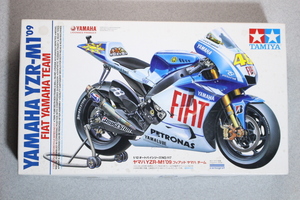 【廃番・未組立品】タミヤ MotoGP YZR-M1 FIAT YAMAHA TEAM #46 バレンティーノ ロッシ | 田宮模型 ヤマハ バイク プラモデル No.117