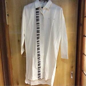 新品・未使用 インド製　オフホワイト ピアノ鍵盤柄 長袖シャツワンピース Ｆ