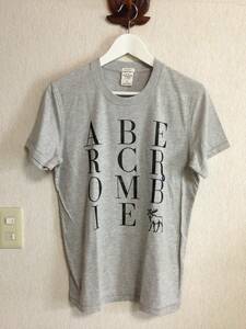 【新品】Abercrombie&Fitch アバクロ 半袖Tシャツ グラフィックロゴ S グレー Muscle Fit