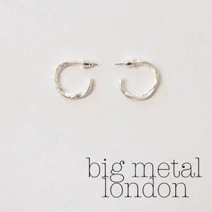 big metal london[ビッグメタルロンドン] マットシルバーフープピアス レディース アクセサリー 輪 シンプル 海外 新品 未使用 おしゃれ