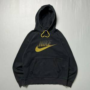 Mサイズ 古着 NIKE ナイキ ビッグロゴ スウッシュ グラデーション プリント パーカー プルオーバー スウェット 裏起毛 黒 ブラック