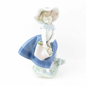 美品 LLADRO リヤドロ 5222 PRETTY PICKINGS きれいな花ばかり フィギュリン 陶磁器 少女 女の子 花かご 置物 陶器人形 SU5502A2