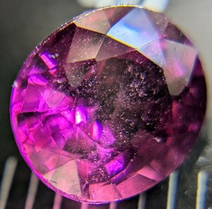 クラリティ良好 惑乱の天然ロードライトガーネット 1.41ct ジェムクオリティ ルース 裸石 非加熱 未処理 宝石 パワーストーン 売り切り 卸