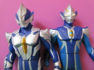 ハンターナイトツルギ＆ウルトラマンヒカリ　食玩ソフビ／約11cm／プレイヒーロー／メビウス／商品説明欄全部必読！入札条件＆取引条件厳守