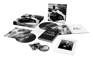 【新品】 DAVID GILMOUR デヴィッド・ギルモア / LUCK AND STRANGE: DELUXE LP BOX SET WITH PHOTO PRINT (輸入LP+BLU-RAY)