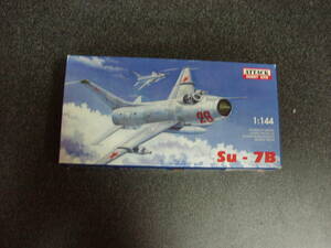 ATTACK HOBBY KITS　1/144　Su-7B　　プラモデル