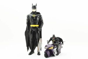 バットマンフィギュア + バットサイクル Batman Returns Action Figure w/ Cape + DC Comics Batman Batcycle 2185072