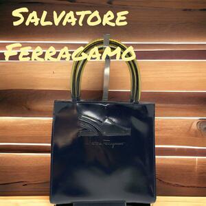 Salvatore Ferragamo ハンドバッグ　エナメルハンドバッグ