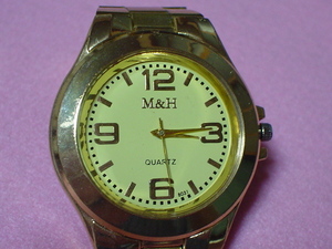 M&Hの腕時計　ゴールド