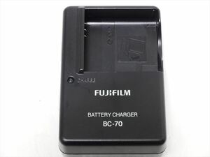 FUJIFILM BC-70 純正 バッテリー充電器 富士フイルム 送料140円　qca