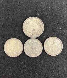 ＃24979A　50銭銀貨 まとめ 旭日50銭銀貨×1枚　小型50銭銀貨×3枚 総重量24.7ｇ 合計4枚 長期保管品