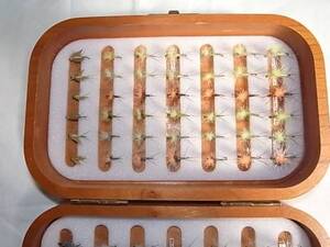 ***　Richard Wheatley Wooden Fly Box with Flies ・ ホイットレー フライ ボックス-②　***