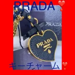 【イタリア発❣️PRADA❣️完売目前❣️真っ赤なハートが可愛い❣️キーチャーム黒❣️】