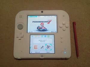 2DS 本体(ホワイト×レッド)　欧州版　海外版　中古