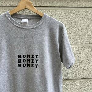 USED USA古着 グレー プリントTシャツ 半袖Tシャツ GILDAN ギルダン フロッキープリント HONEY アメリカ古着 vintage ヴィンテージ YOUTH L