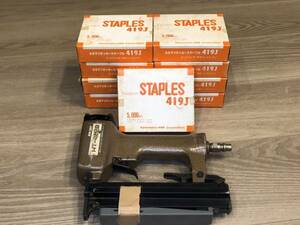 【動作品】ステープル35000本付　DUO-FAST　エアタッカー　HT-422B　破損部アリ　　（替芯STAPLES 419J・7箱付）